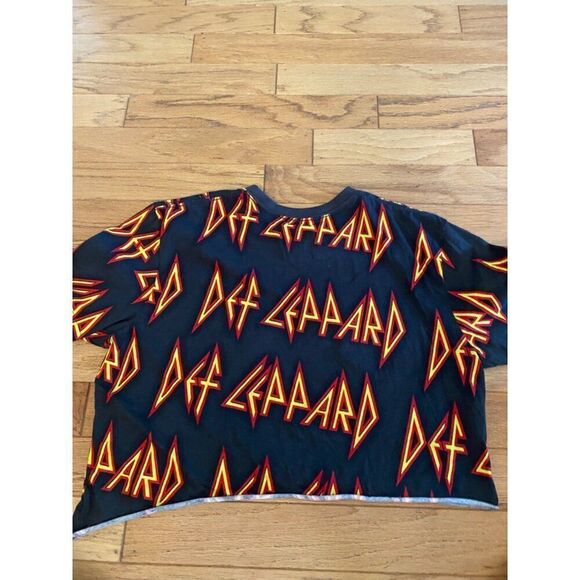 Def Leppard Women's Cropped cotton T-Shirt With Bold Graphic Print size XL - Picture 9 of 9